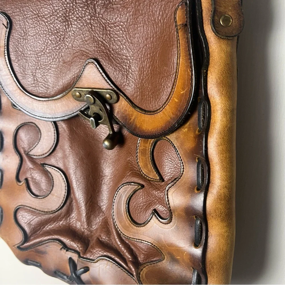 Tooled‎ Leather Crossbody Bag Vintage Western Clasp Appliqué Brown – Sz. OS